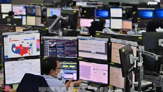 Chứng khoán Nhật Bản giảm điểm do áp lực từ đồng yen mạnh lên