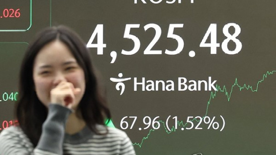 Chứng khoán Hàn Quốc lập đỉnh lịch sử trong chiều 6/1