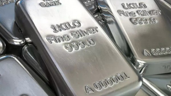 Giá bạc tăng vọt, các nhà kinh doanh đổ xô tìm nguồn hàng