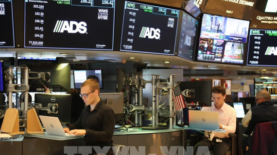 Các chỉ số chứng khoán Mỹ diễn biến trái chiều sau động thái của Tổng thống Trump