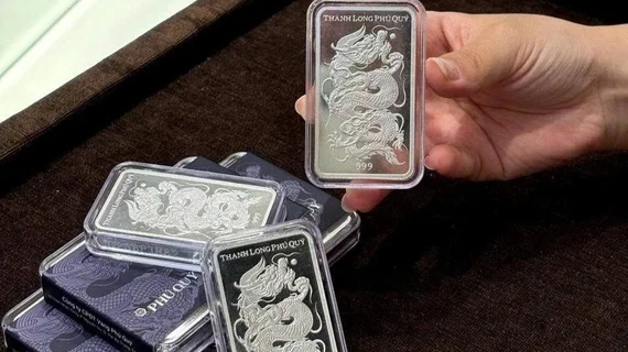 Giá bạc trong nước giảm, chênh lệch với thế giới gần 8 triệu đồng/kg