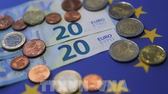 EU thống nhất mức trần thanh toán tiền mặt 10.000 euro từ năm 2027