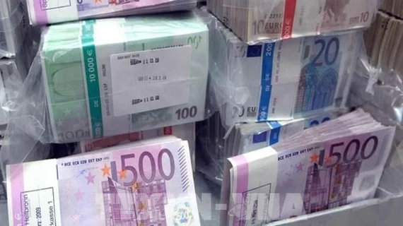 Đồng euro xuống thấp kỷ lục trong 17 tháng qua