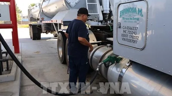 Giá dầu diesel tăng kỷ lục đe dọa ngành vận tải xe tải Mỹ 