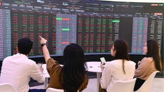 Hai cổ phiếu ngân hàng bất ngờ 