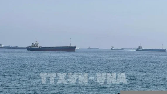 Lưu lượng tàu qua eo biển Hormuz xuống mức thấp nhất trong hơn 2 tháng