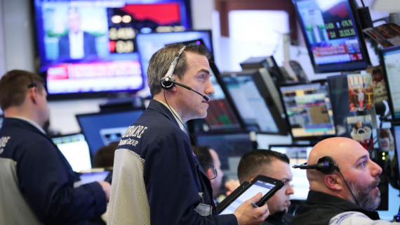 Chứng khoán Âu-Mỹ chịu áp lực trước dữ liệu kinh tế kém khả quan