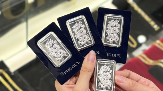 Khi bạc ra khỏi bóng của vàng