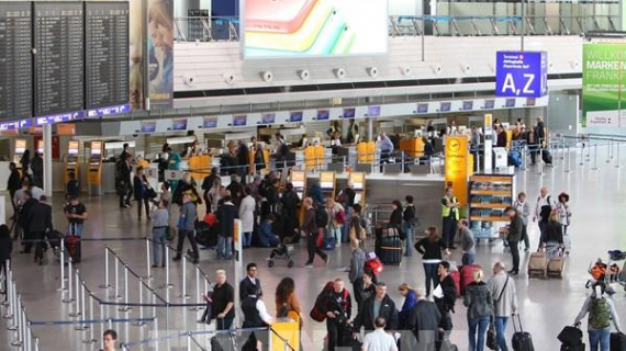 Sân bay lớn nhất nước Đức gián đoạn nghiêm trọng do tuyết dày đặc