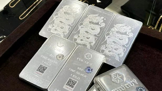 Giá bạc đảo chiều tăng mạnh ngày mùng 3 Tết