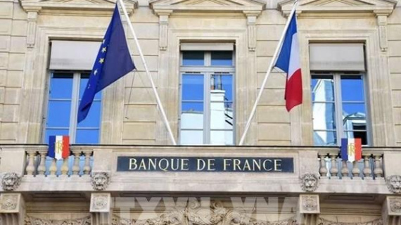 Pháp sẽ không từ bỏ giao dịch bằng tiền mặt