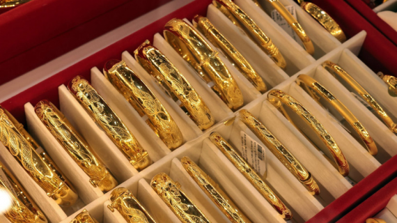 Vàng lập mốc 5.000 USD sau phán quyết thuế quan của Mỹ