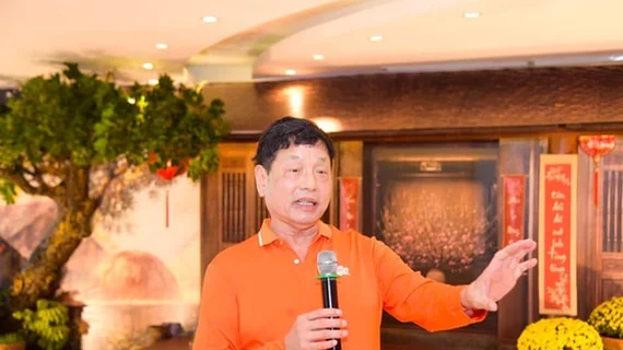 Cổ đông FPT “khổ” vì AI?