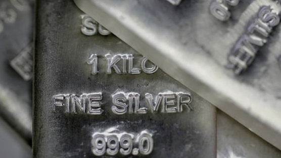 Động thái lạ của quỹ bạc lớn nhất thế giới khi giá tiến sát 90 USD/oz