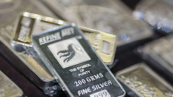 Quỹ bạc bán ra hơn trăm tấn khi giá lên cao nhất trong 1 tháng