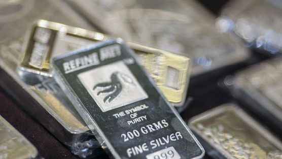 Quỹ bạc bán ra hơn trăm tấn khi giá lên cao nhất trong 1 tháng