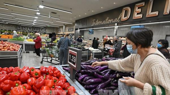 Niềm tin người tiêu dùng Mỹ tăng lên mức cao nhất 6 tháng