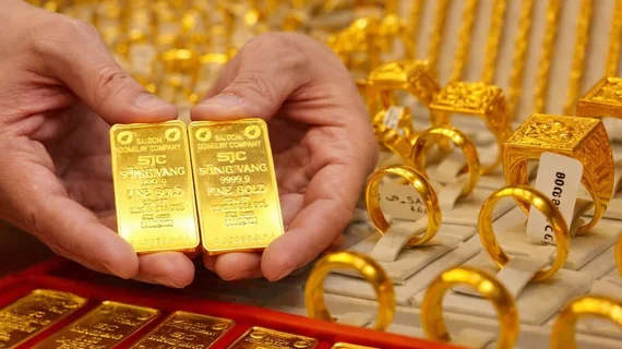 Giá vàng tăng 3,6 triệu đồng/lượng, bạc “bốc đầu” đi lên