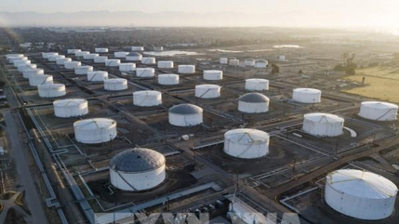 IEA tính tung 182 triệu thùng dầu để hạ nhiệt giá năng lượng