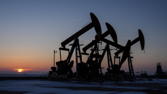 Giá dầu giảm 1% sau đề xuất giải phóng kho dự trữ của IEA