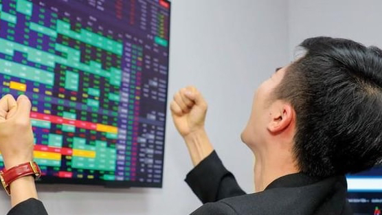 Một thế lực tung hơn nửa nghìn tỷ gom cổ phiếu Việt trong phiên thị trường tăng 51 điểm