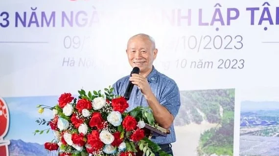 Vợ cựu Chủ tịch đăng ký mua 5 triệu cổ phiếu Tập đoàn Hà Đô, dự chi 140 tỷ đồng
