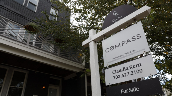 Tổng thống Mỹ ký sắc lệnh nới lỏng quy định liên bang nhằm hạ giá nhà