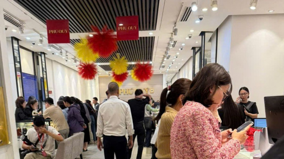 Giá vàng giảm xuống mức thấp nhất, bạc “bay” gần 6 triệu đồng