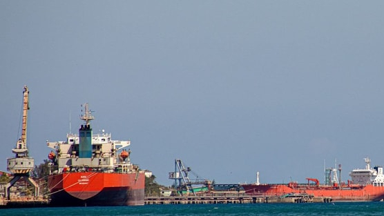 Đang trên đường tới Cuba, một tàu chở 200.000 thùng dầu Nga bất ngờ đổi hướng tới nước láng giềng của Havana