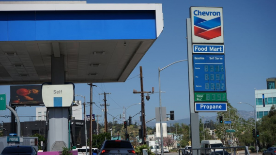 Giá xăng tăng cao có thể thúc đẩy xu hướng chuyển sang xe điện