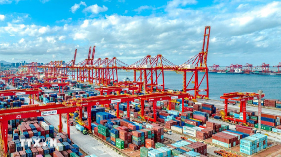 Thương mại Trung Quốc tăng trưởng kỷ lục trước khi xung đột Trung Đông bùng phát