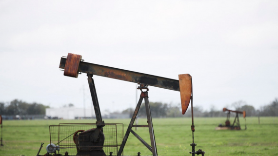 Giá dầu Brent vượt 116 USD mỗi thùng trước rủi ro gián đoạn nguồn cung