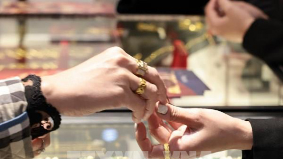 Giá vàng hướng đến tháng giảm sâu nhất trong hơn 17 năm