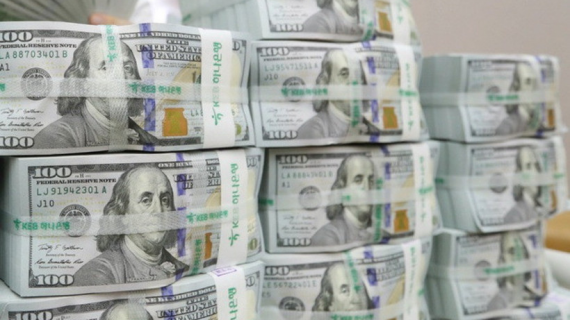 Đồng USD hướng tới tuần tăng mạnh nhất trong hơn một năm