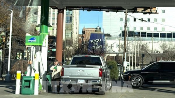 Bộ trưởng Mỹ tuyên bố giá xăng sắp giảm