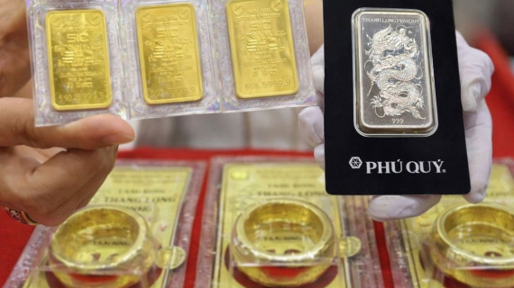 Giá vàng bạc đồng loạt lao dốc phiên đầu tuần