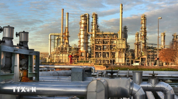 Mỹ tạm thời miễn trừ trừng phạt dầu Nga để giảm giá xăng