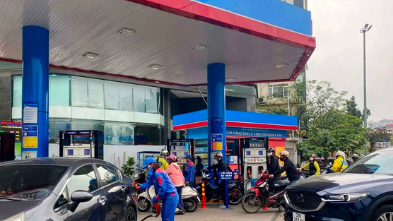 Đề xuất kích hoạt bình ổn khi giá xăng dầu tăng 20% trong một tháng