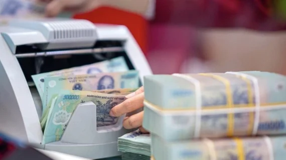 Áp lực thanh khoản dâng cao, lãi suất liên ngân hàng neo đỉnh