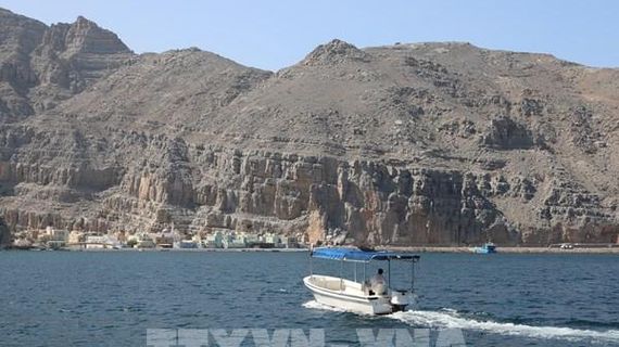 Mỹ ra tối hậu thư về eo biển Hormuz trước giờ đàm phán với Iran
