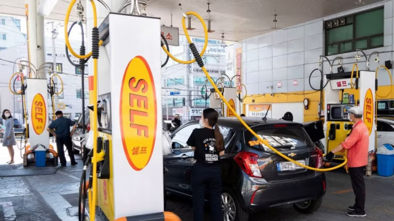 Giá LNG tại châu Á có thể tăng mạnh sau khi Mỹ phong tỏa eo biển Hormuz