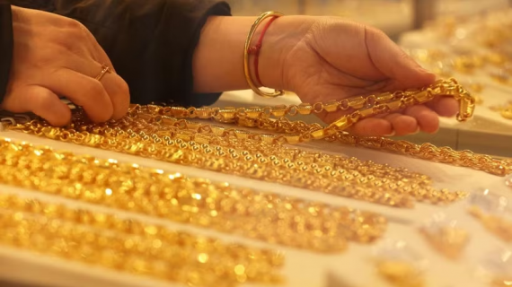 Giá vàng thế giới giảm mạnh xuống mức thấp nhất trong gần một tuần