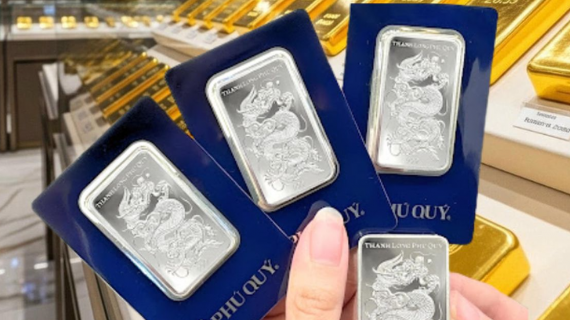 Giá vàng giảm thêm 2,5 triệu đồng/lượng, bạc vẫn lao dốc