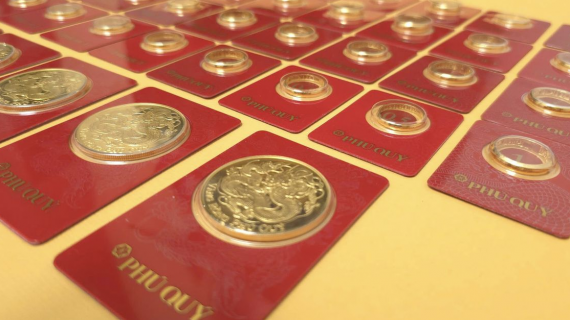 Giá vàng tiếp đà lao dốc