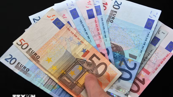 ECB giữ nguyên lãi suất trước xung đột Trung Đông gây áp lực lạm phát