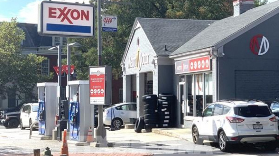 Giá xăng tại Mỹ có nguy cơ chạm mốc 5 USD/gallon