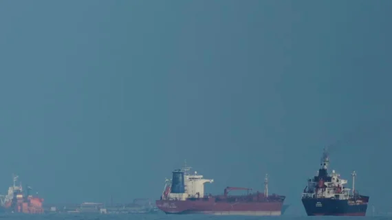 Hé lộ số tiền Iran muốn thu cho mỗi thùng dầu đi qua Hormuz