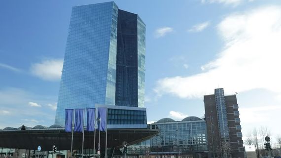 ECB giữ nguyên lãi suất trước rủi ro từ xung đột Trung Đông