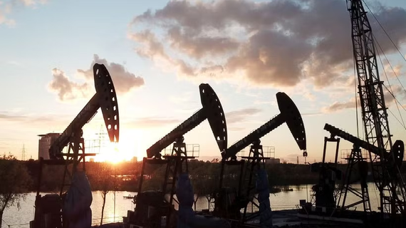 Giá dầu đi ngang khi Iran nới lỏng một phần hoạt động qua eo biển Hormuz