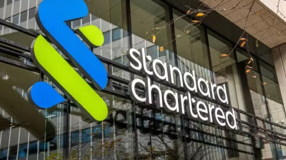 Standard Chartered sa thải hàng nghìn nhân sự vì AI